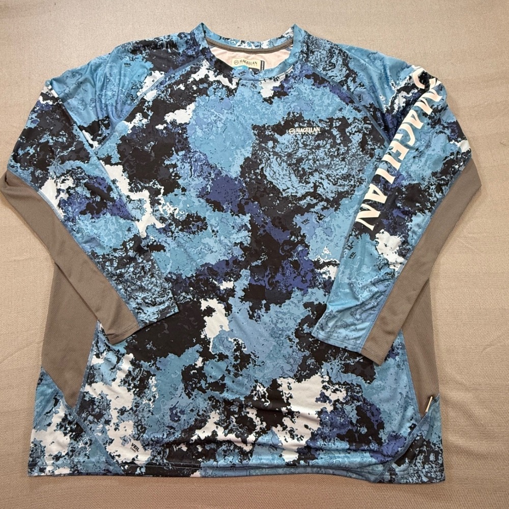 Magellan Outdoors Fish Gear Mens XL Blue Camo Long Sleeve Fishing Shirt XL 2596